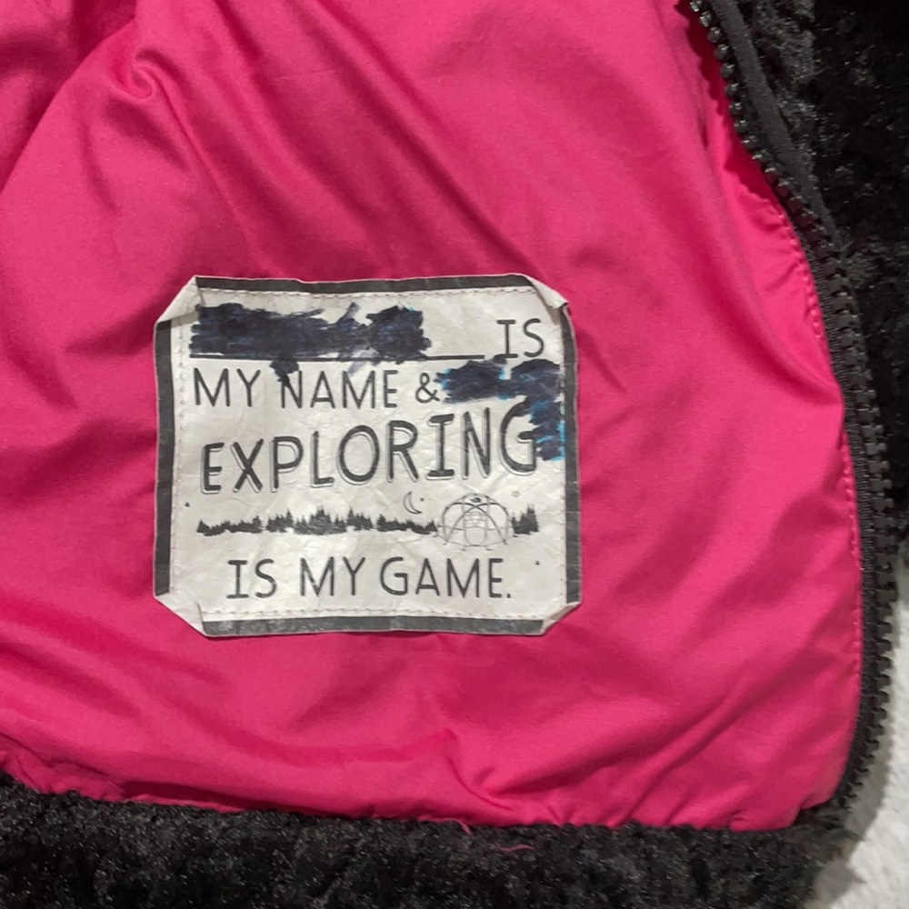 black north face with pink lining - Picture 4 of 4